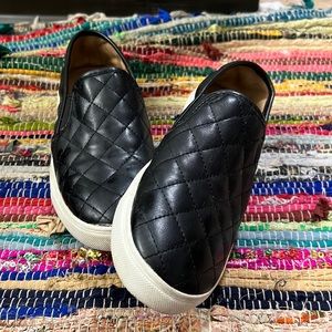 Black mountain sole shoes. Sz 8